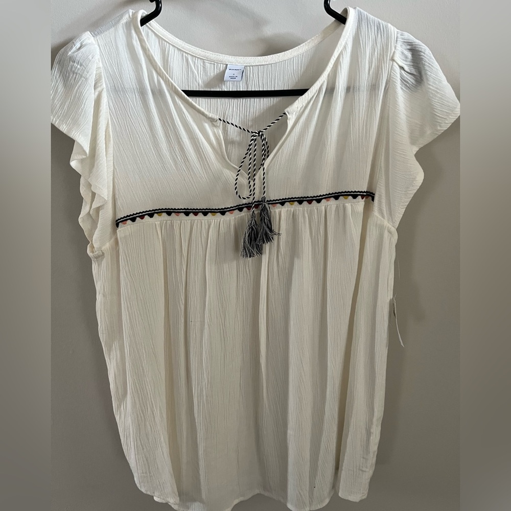 Old Navy Flowy Cream Top- Size Small